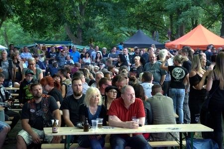 Menschenmenge bei der 20 Jahres Feier der Biker-Schmiede in Berlin