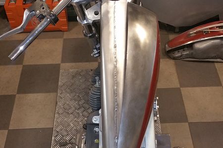 Scoutster Motorrad in der Werkstatt