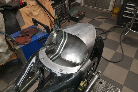 Scoutster Motorrad in der Werkstatt