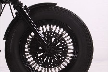 VR Orange Motorrad Nahaufnahme vom Vorderrad