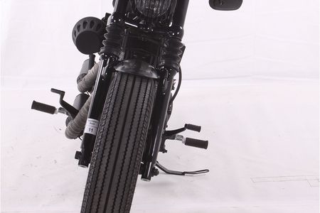 VR Orange Motorrad von vorne