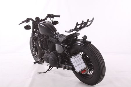 VR Orange Motorrad von hinten