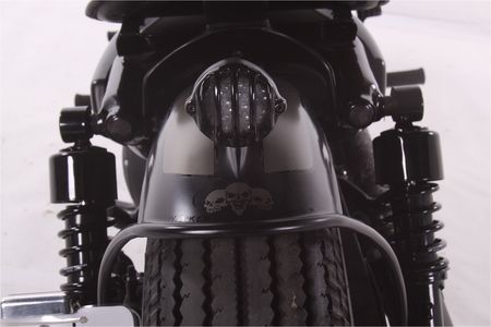 VR Orange Motorrad von hinten