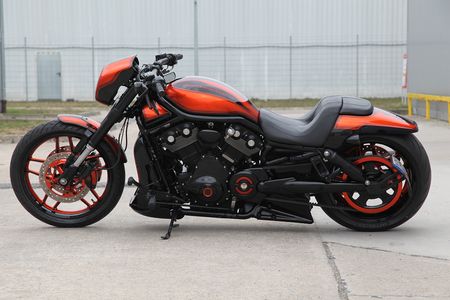 VR Orange Motorrad von der Seite