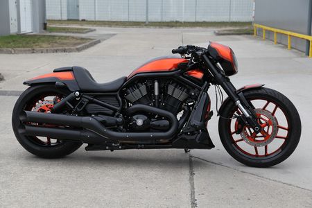 VR Orange Motorrad von der Seite