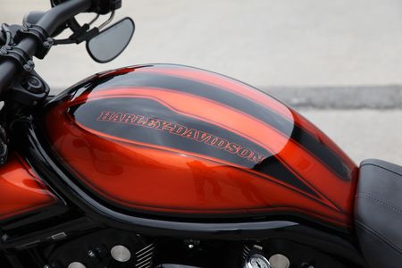 VR Orange Motorrad Nahaufnahme