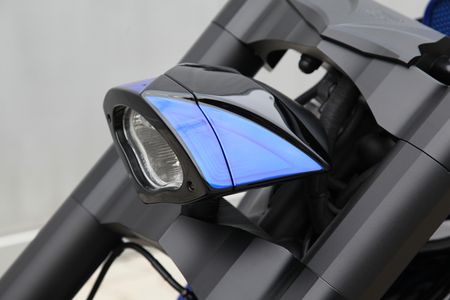 VR Blue Motorrad Nahaufnahme Scheinwerferlicht