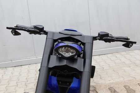 VR Blue Motorrad Nahaufnahme vom Lenker