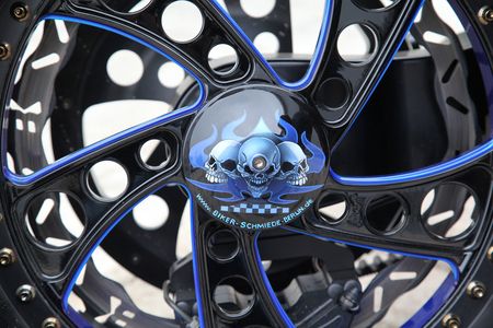 VR Blue Motorrad Nahaufnahme vom Reifen