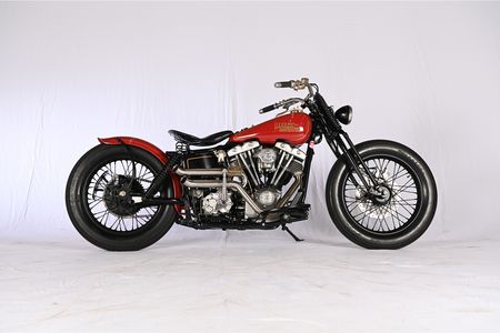 Motorrad Pandoras Box von der Seite