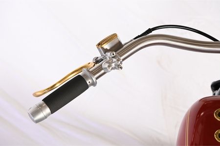 Motorrad Pandoras Box Nahaufnahme des Lenkers