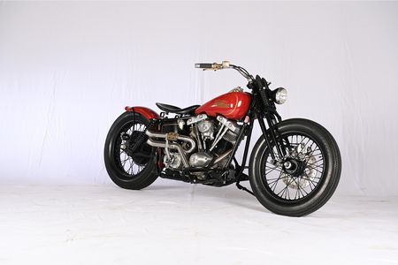 Motorrad Pandoras Box von der Seite