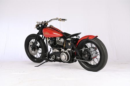 Motorrad Pandoras Box von der Seite