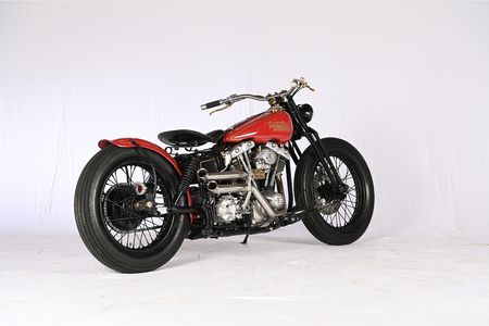 Motorrad Pandoras Box von der Seite