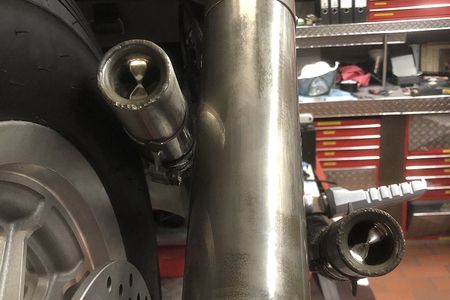 Motorrad Race 120 in der Werkstatt