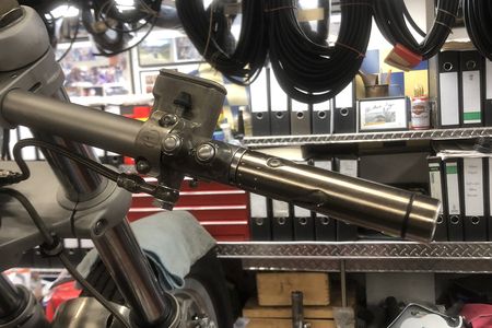 Motorrad Race 120 in der Werkstatt