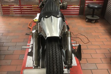 Motorrad Race 120 in der Werkstatt