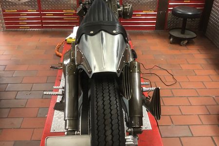 Motorrad Race 120 in der Werkstatt