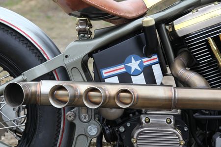 Ellie Motorrad Nahaufnahme von der Seite