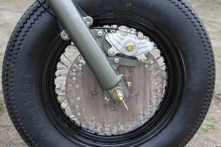 Ellie Motorrad Nahaufnahme vom Reifen