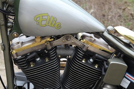 Ellie Motorrad Nahaufnahme der Seite